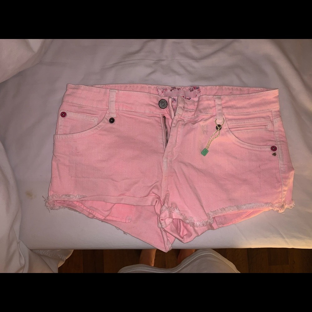 Shorts - Picture 2 of 3